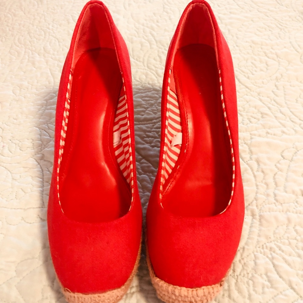 Red Wedges